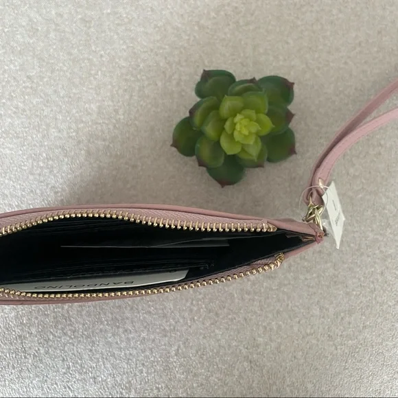 Bandolino RFID Single Compartment Wallet - Picture 5 of 6